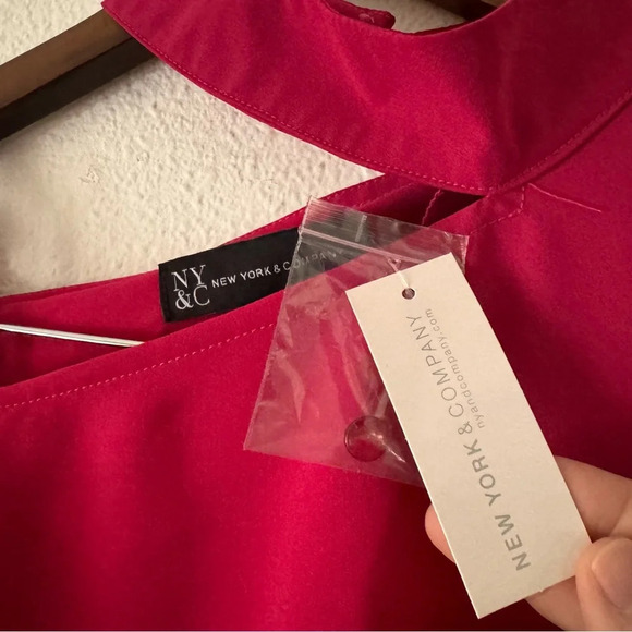 New York Company Cold Shoulder Fuchsia Top Blouse NEW L/XL Trendy Feminine - Picture 10 of 15
